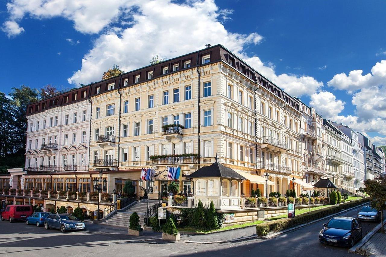 Krivan Hotel 卡罗维发利 外观 照片