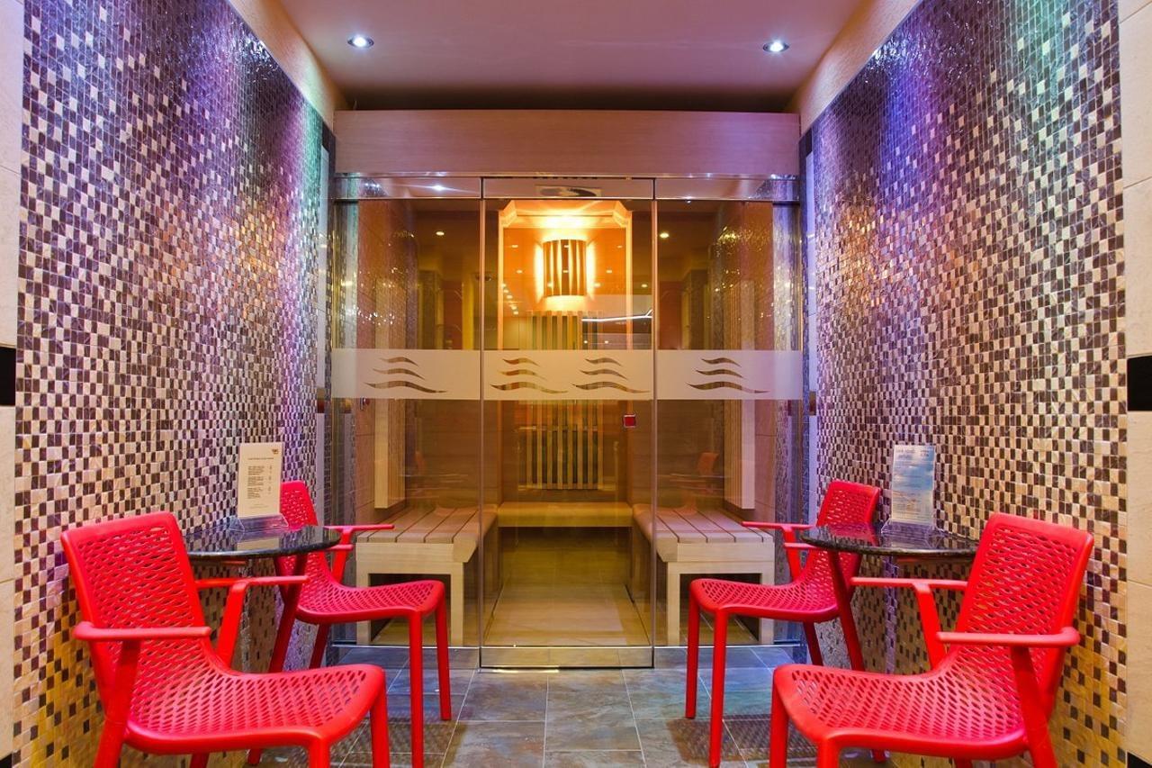 Krivan Hotel 卡罗维发利 外观 照片